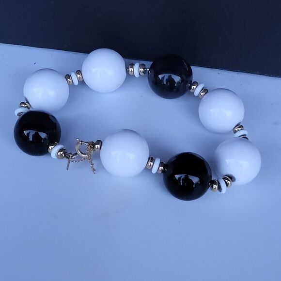 Monet 12kt Golf Filled Black and White Beaded Bracelet with Safety Chain - 7.5" - Picture 2 of 4